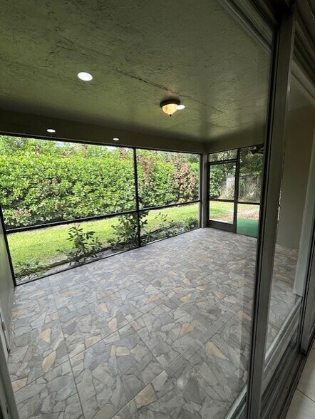 Building Photo - 11471 NW 33rd St