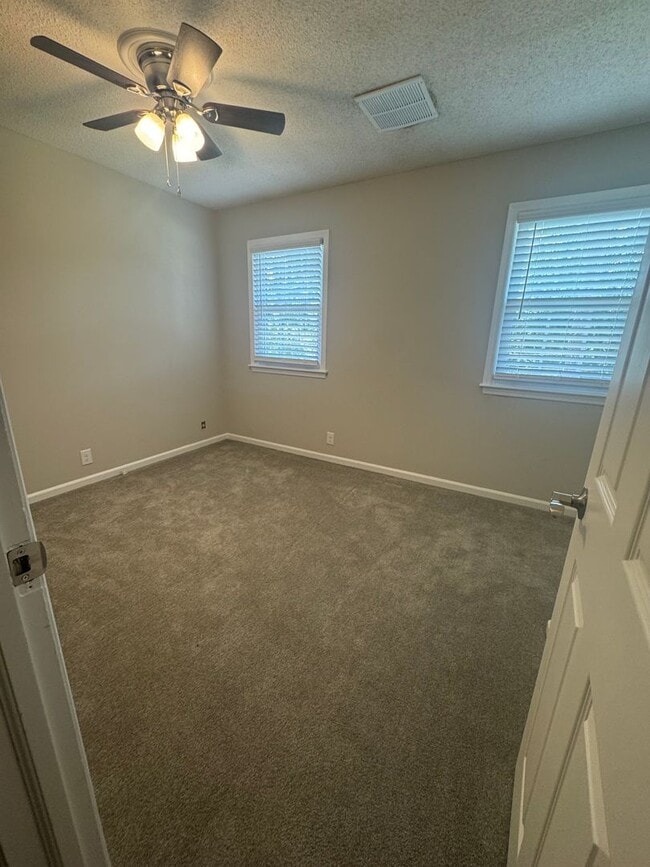 Building Photo - Available NOW in Hammond Hills!!!
