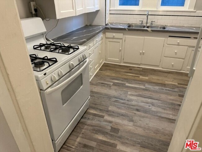 Building Photo - 1025 Locust Ave