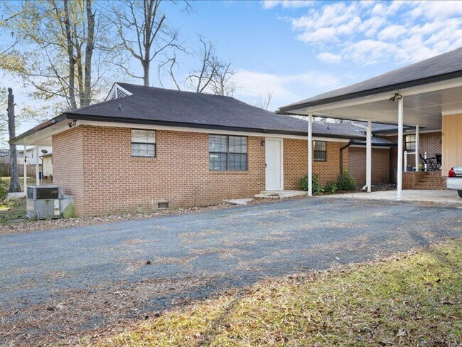 Building Photo - 801 4th Ave E