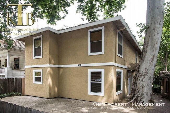 Building Photo - 2 Bedroom Downtown Townhome