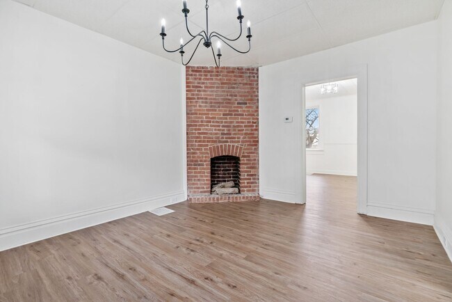 Building Photo - 4 bed 1.5 bath - completely updated, central air, patio.  Great location