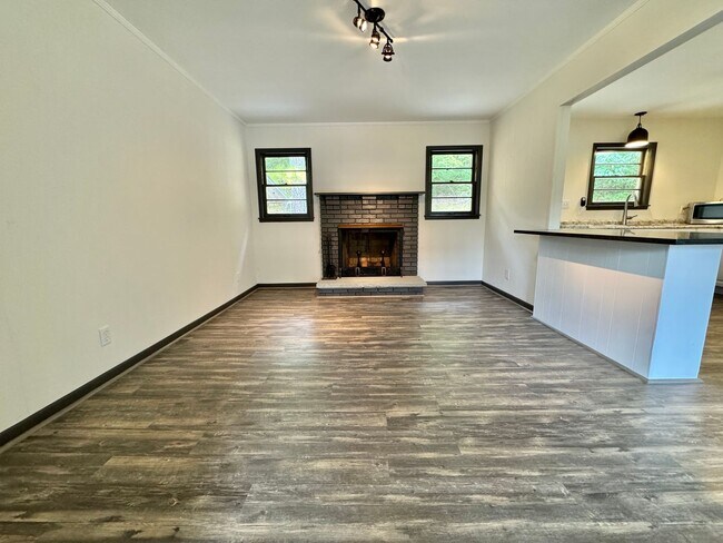 Building Photo - 2256 S Berrys Chapel Rd