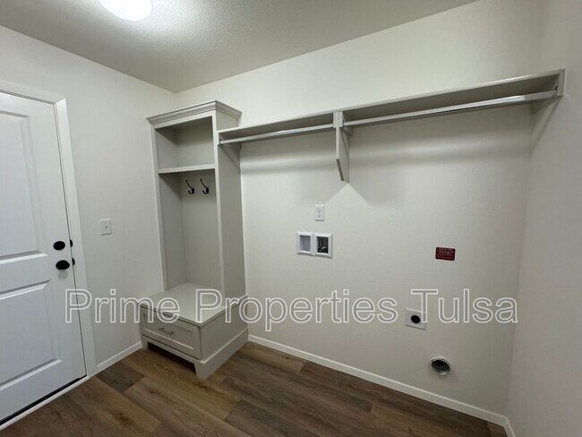 Building Photo - 3012 S Redwood Ave