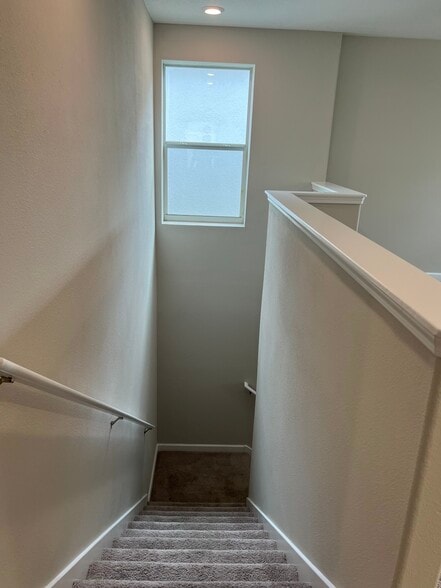 Building Photo - 923 Terra Vista St