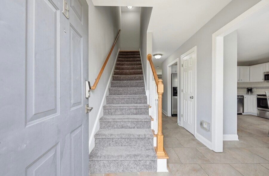 Building Photo - 1525 Pine Brook Ct