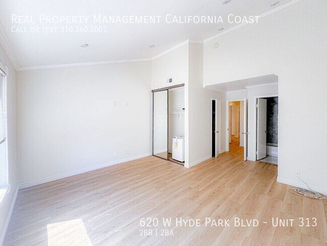 Building Photo - 620 W Hyde Park Blvd