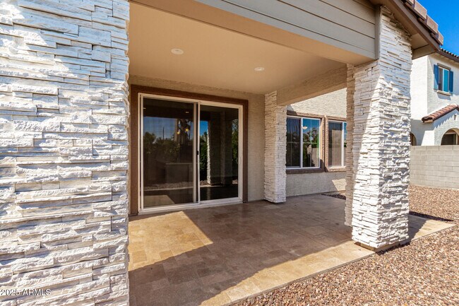 Building Photo - 1531 W Sierra Vista Dr