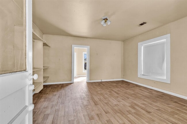 Building Photo - 203 W Powell St