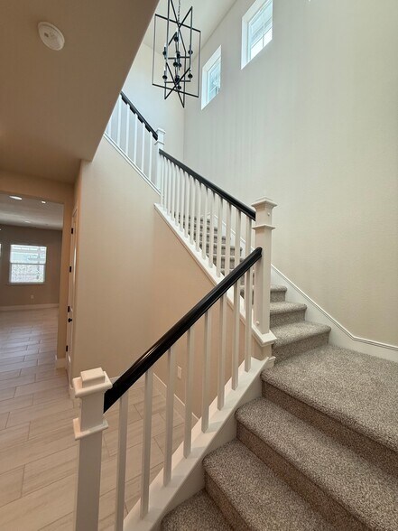 Building Photo - 362 Tigris St