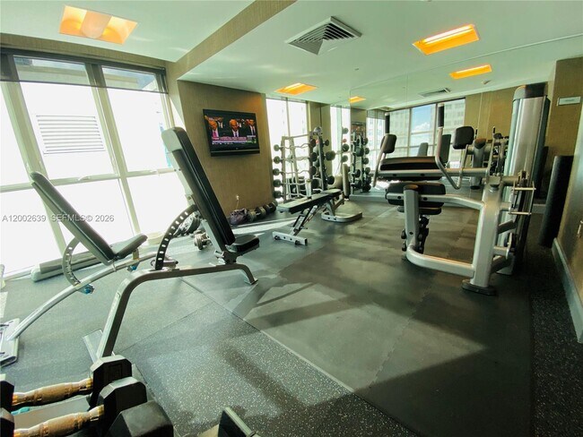 Building Photo - 950 Brickell Bay Dr