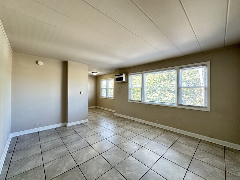 Building Photo - 3820 25th Ave