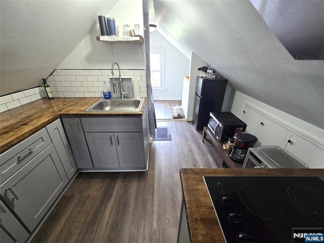 Building Photo - 167 Columbia St