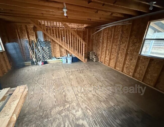 Building Photo - 285 Lennie Smith Rd