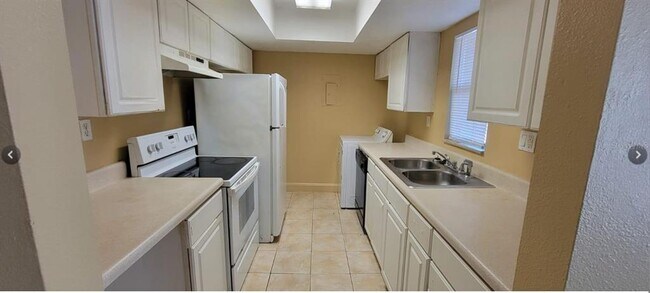 Building Photo - 2510 Lemon Tree Ln