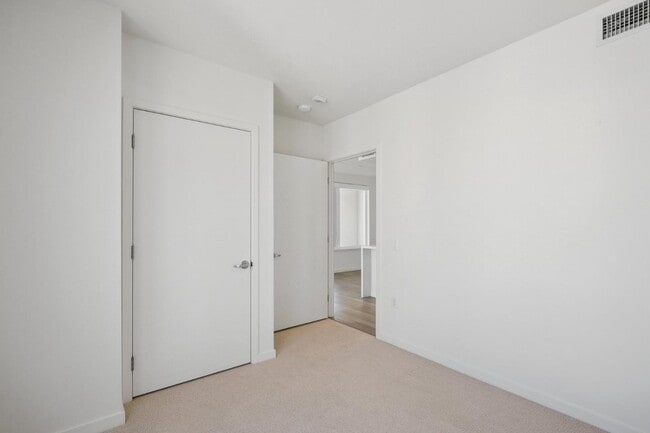 Building Photo - 10 Innes Ct