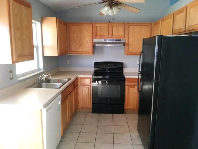 Building Photo - 409 Red Hawk Loop