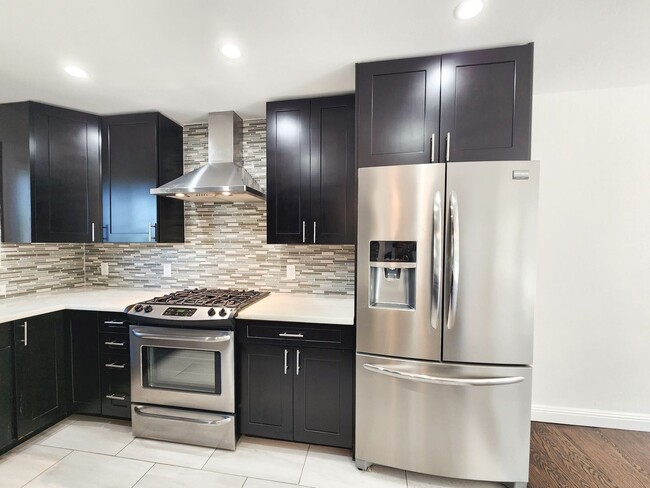 Building Photo - 3 bedroom 3 bathroom hillside Pacifica home with serene views