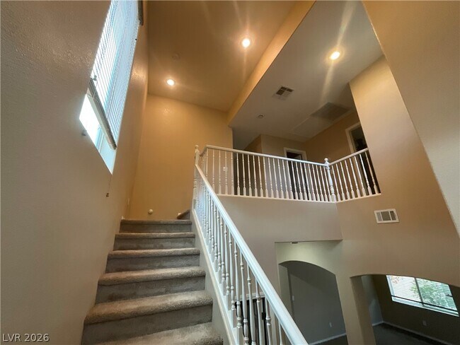 Building Photo - 10841 Paradise Rd