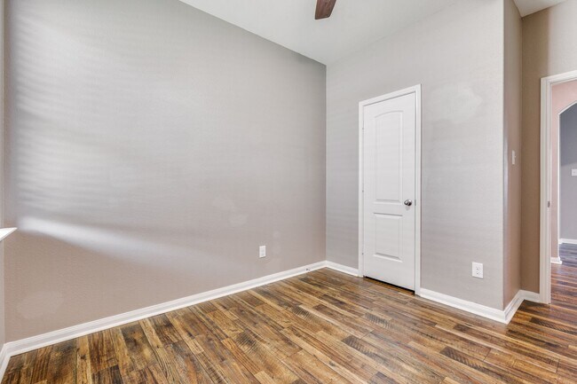 Building Photo - 3015 Watercrest Dr