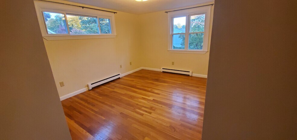 Bedroom 2 - 24 Great Oak St