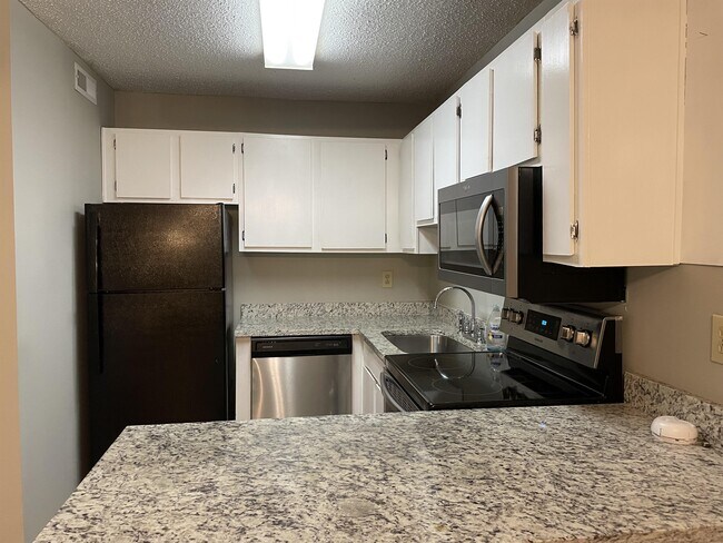 Building Photo - 6601 Willow Pointe Dr NW