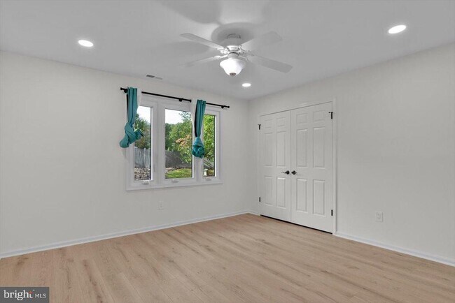 Building Photo - 915 Chanticleer