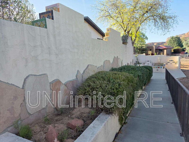 Building Photo - 490 Deer Pass Dr