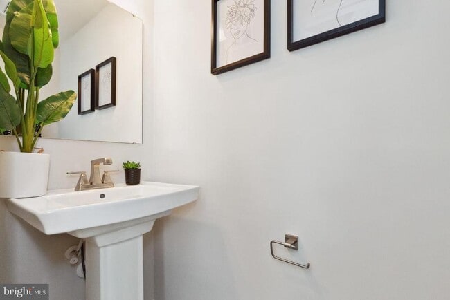 Building Photo - 10700 Presidential Pkwy