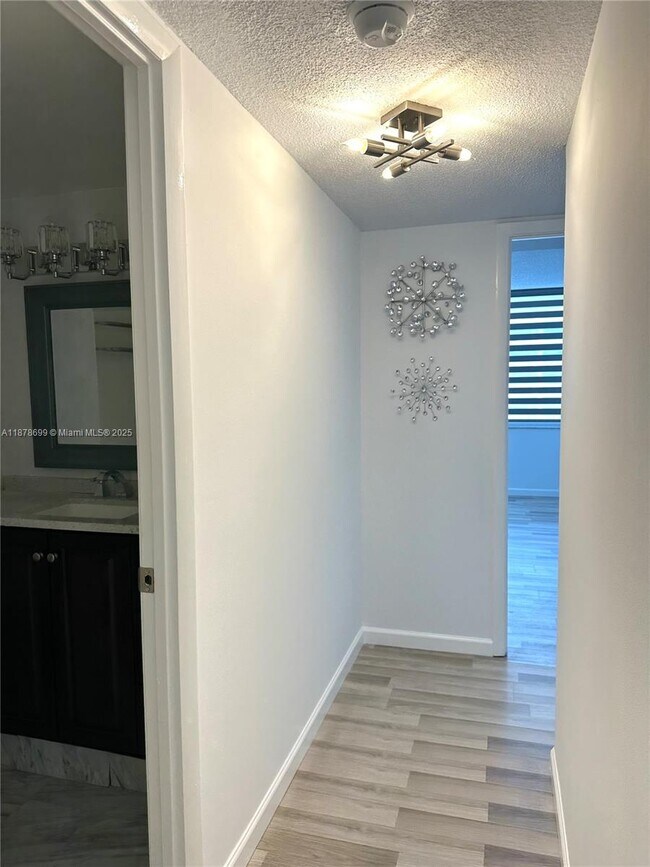Building Photo - 18041 Biscayne Blvd