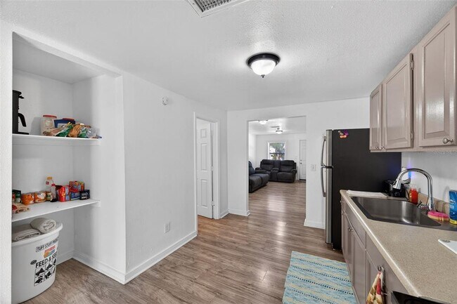 Building Photo - 4324 16th Ave S