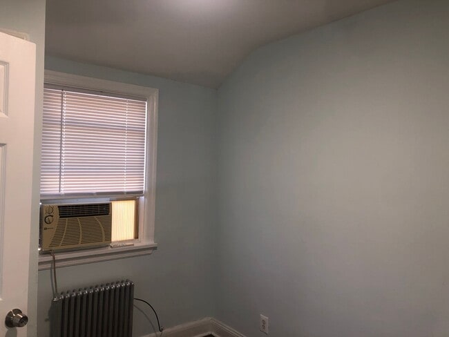 Building Photo - 3 bedroom 1.5 bathroom in Baltimore Voucher Accepted