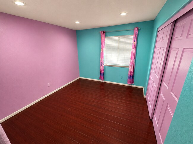 Building Photo - 621 Marbella Ct