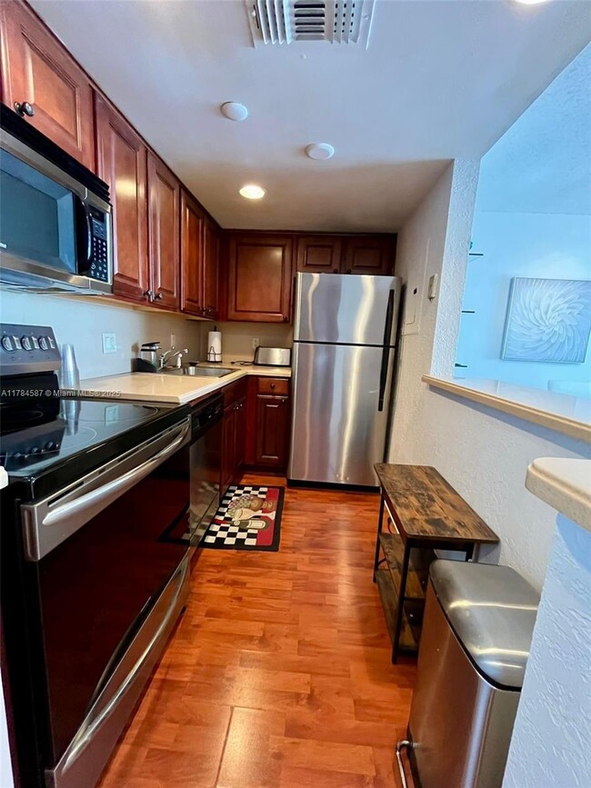 Building Photo - 770 Claughton Island Dr