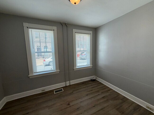 Building Photo - 538 W Vine St