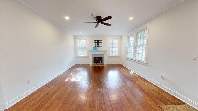 Building Photo - 345 Cloverdale Rd