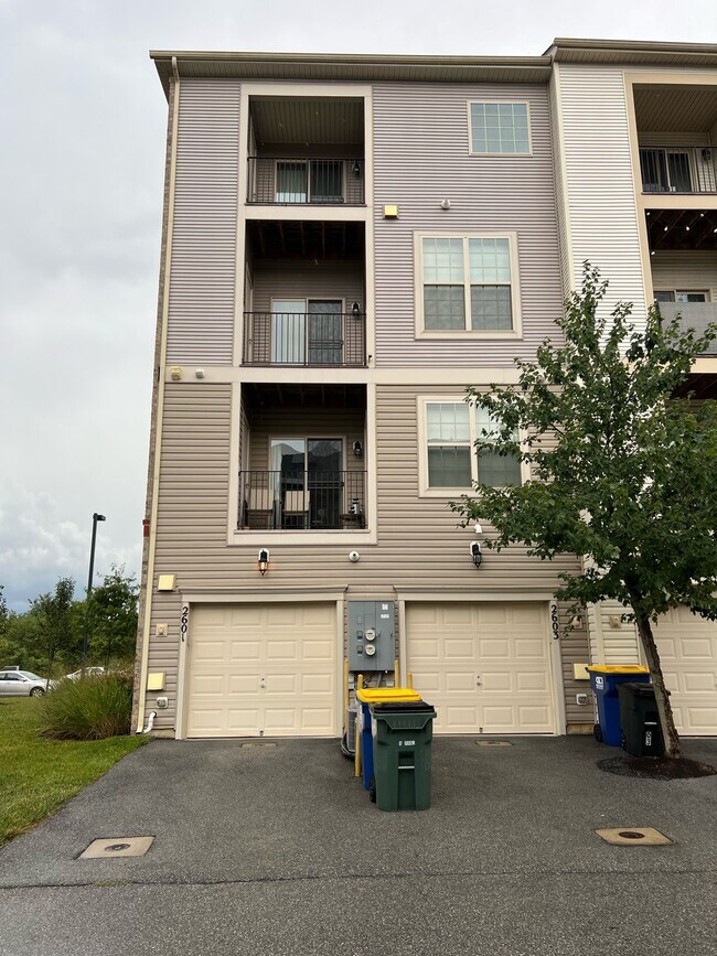 Building Photo - 2603 Campus Way N
