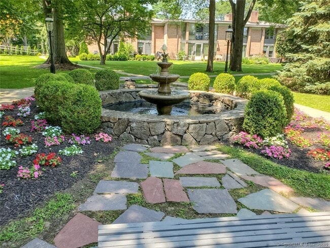 Building Photo - 160 Fairfield Woods Rd