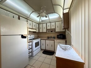 Building Photo - 894 Flanders S