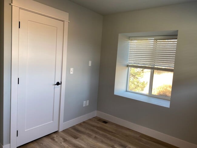 Building Photo - Modern 3 Bed, 2.5 Bath with Loft & Rooftop...