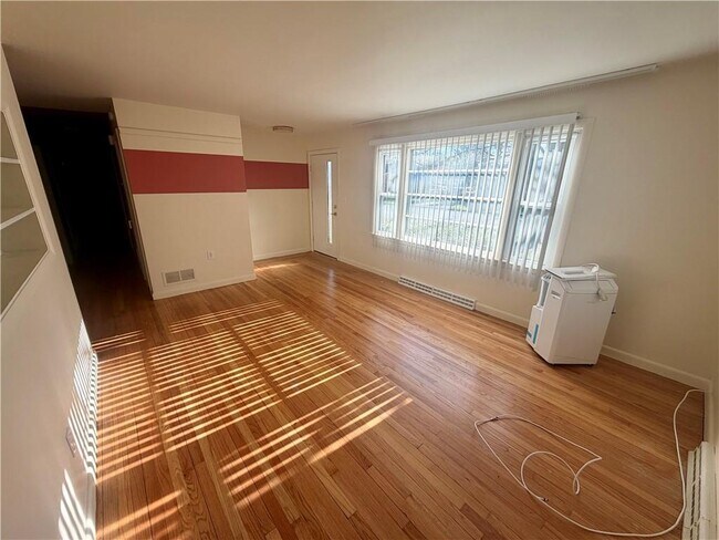 Building Photo - 3 Wood Rd