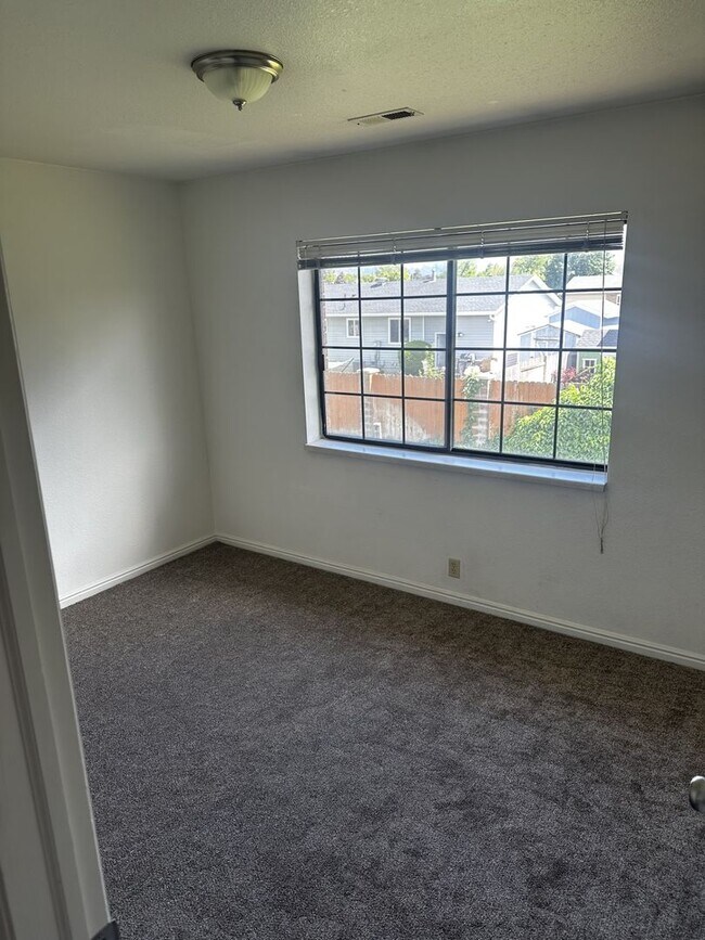 Building Photo - 338 W 620 N