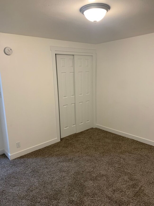 Building Photo - 580 S 470 E
