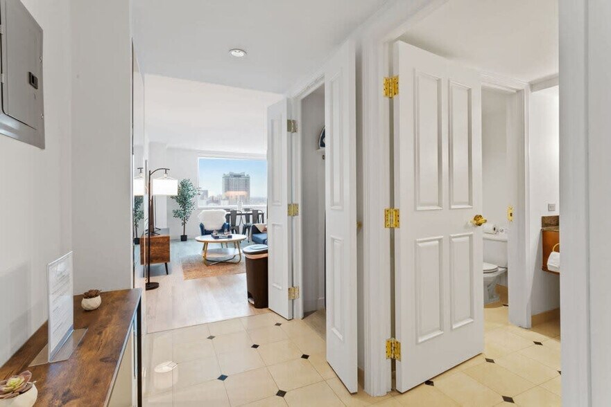 Building Photo - 810 Pacific Ave