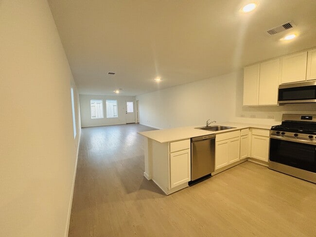 Building Photo - 25425 Carnation Ct