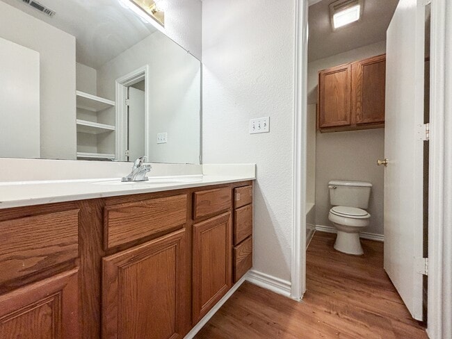 Building Photo - 105 Long Ln