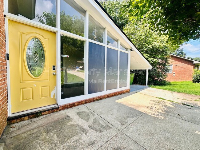 Building Photo - 3222 Apache Dr