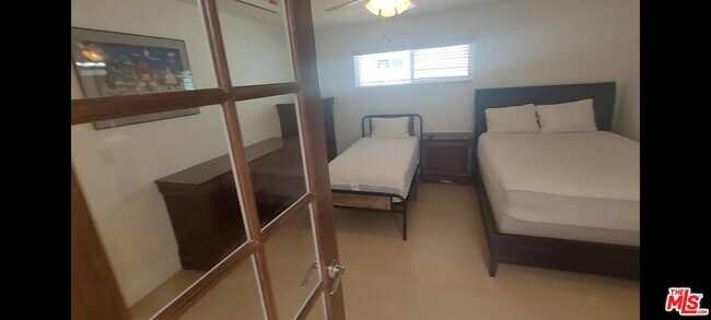 Building Photo - 335 S California St