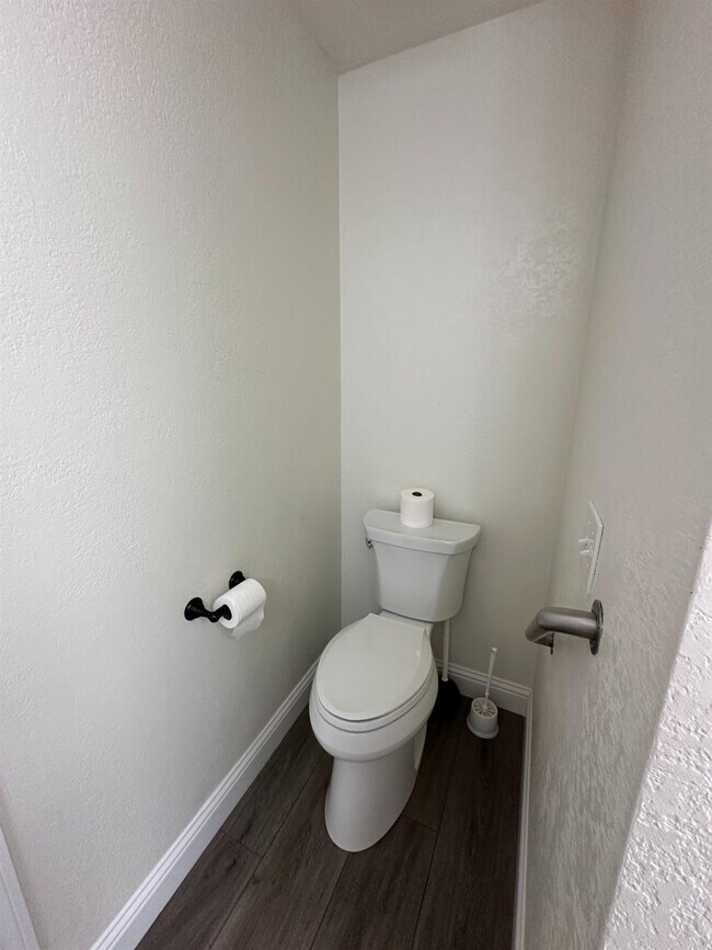 Building Photo - 6201 N West Ave