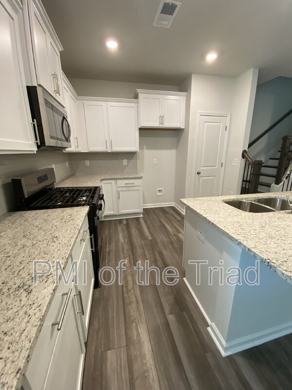 Building Photo - 3005 Mackay Pointe Ln